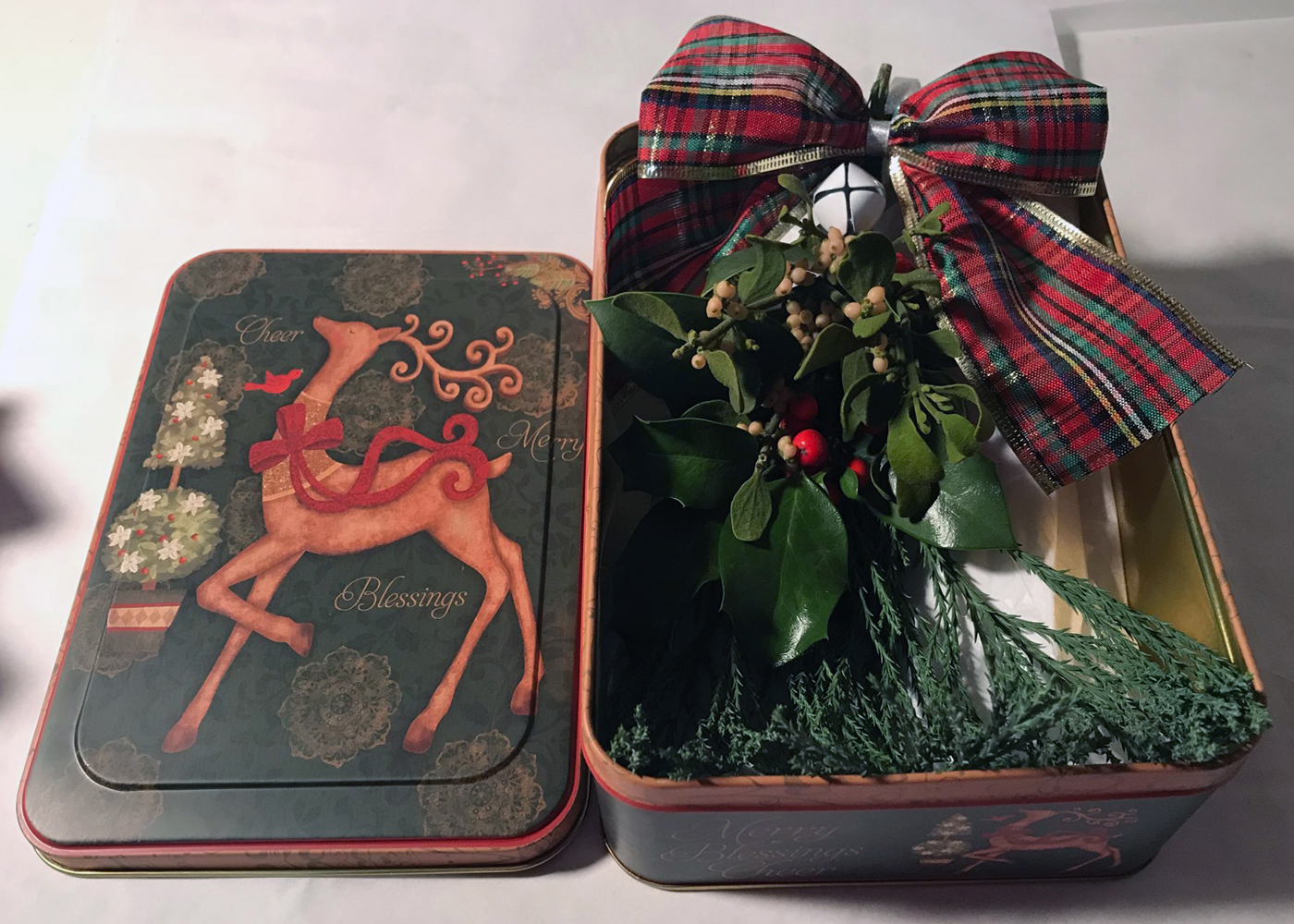 Mistletoe Gift Tin